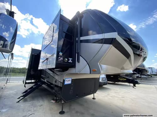 64910 - 41' 2019 Vanleigh RV Beacon 40FLB w/6 Slides & Generator Image 1