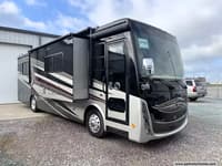 59129 - 34' 2017 Tiffin Breeze 32BR 275hp Cummins w/2 Slides Image 1
