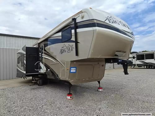 60962 - 38' 2011 Keystone Montana Big Sky 3400RL w/4 Slides Image 1