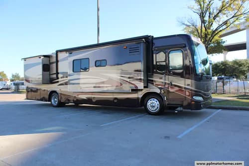 61355 - 40' 2008 Damon Tuscany 4076 360hp Cummins w/3 Slides Image 1