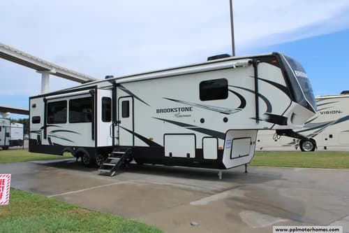 64717 - 42' 2022 Coachmen Brookstone 374RK w/4 Slides Image 1