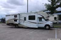 62889 - 32' 2013 Thor Four Winds 31A w/2 Slides - Bunk House Image 1