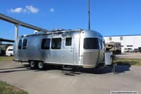 61295 - 28' 2015 Airstream International 28S SIGNATURE Image 1