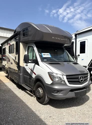 64533 - 25' 2017 Winnebago View Series Sprinter 24J w/Slide Image 1