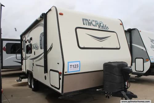 64936 - 21' 2017 Forest River Flagstaff Micro Lite 21FBRS w/Slide Image 1
