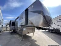 62173 - 42' 2015 Drv Elite Suites 38PS3 w/4 Slides Image 1