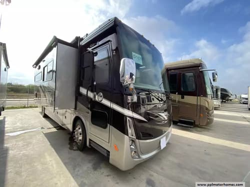 61266 - 34' 2019 Tiffin Breeze 33BR 275hp Cummins w/3 Slides Image 1