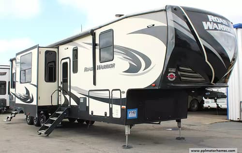 63513 - 44' 2018 Heartland Road Warrior 426 w/3 Slides & Generator  - Toy Hauler - Bunk House Image 1