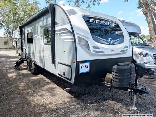 63199 - 26' 2024 Venture RV Sonic 231VRK w/Slide Image 1