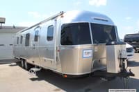 56732 - 33' 2020 Airstream Classic 33FB TWIN Image 1