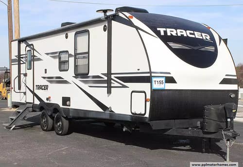 61750 - 31' 2020 Primetime Tracer 260KS w/2 Slides Image 1