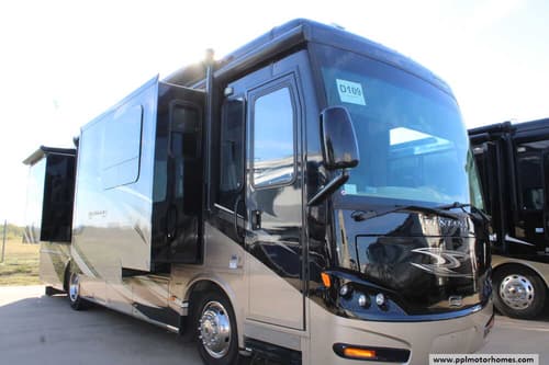 64577 - 35' 2015 Newmar Ventana Le 3436 340hp Cummins w/3 Slides Image 1