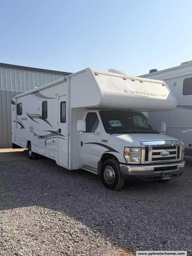63906 - 32' 2015 Winnebago Minie Winnie 31K w/Slide Image 1