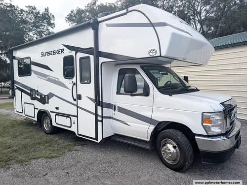 64990 - 24' 2025 Forest River Sunseeker 2350 LE SERIES Image 1