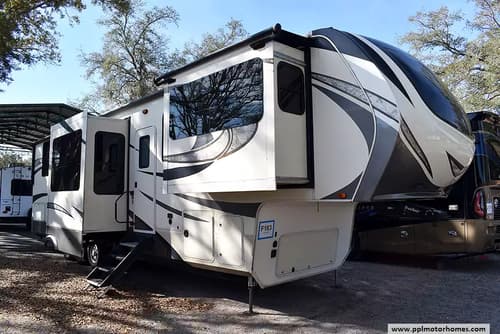 62239 - 41' 2018 Grand Design Solitude 374TH w/5 Slides - Toy Hauler Image 1