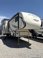 64296 - 33' 2018 Kz Durango 270RLD w/2 Slides Image 1