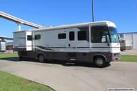 62451 - 33' 2002 Winnebago Adventurer 32V w/2 Slides Image 1