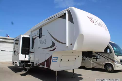 63864 - 29' 2011 Peterson Industries Winslow 28RKW w/3 Slides Image 1