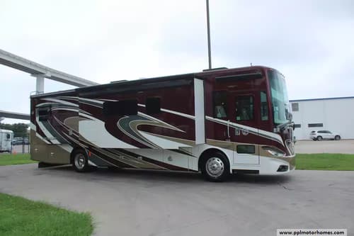 63099 - 38' 2016 Tiffin Phaeton 36GH 380hp Cummins w/4 Slides Image 1