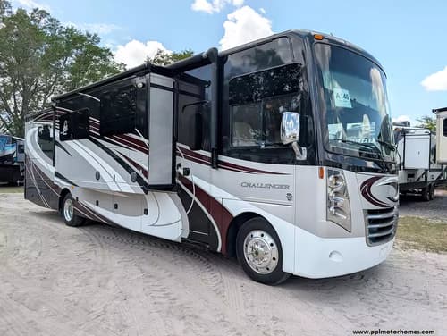 63105 - 38' 2016 Thor Challenger 37ND w/3 Slides Image 1