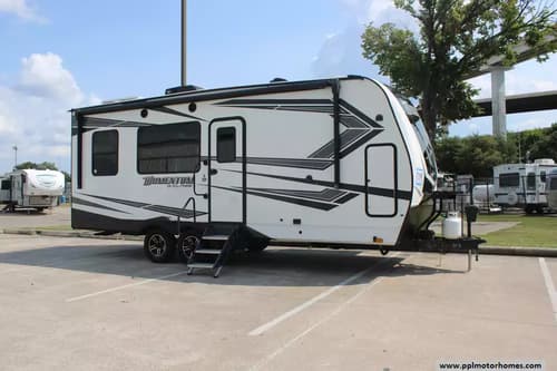 60340 - 26' 2022 Grand Design Momentum 21G w/Slide - Toy Hauler Image 1