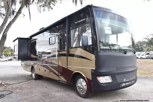 62045 - 34' 2013 Fleetwood Bounder 33C w/2 Slides Image 1
