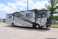 62821 - 38' 2006 Fleetwood Expedition 38S 300hp Caterpillar w/3 Slides Image 1