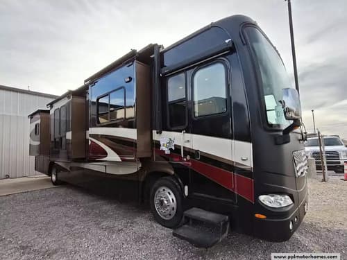 61469 - 41' 2009 Damon Tuscany M-4056 360hp Cummins w/6 Slides Image 1