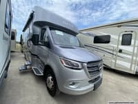 60558 - 26' 2021 Tiffin Wayfarer 25RW w/Slide Image 1