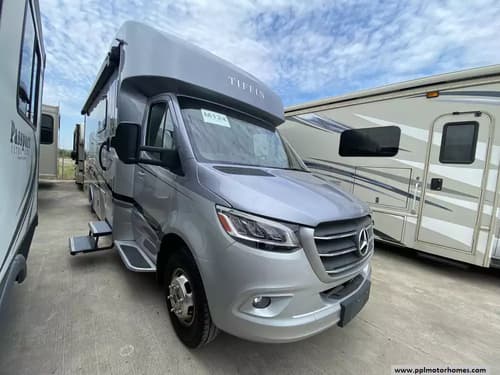 60558 - 26' 2021 Tiffin Wayfarer 25RW w/Slide Image 1