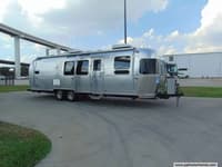 57481 - 30' 2019 Airstream Flying Cloud 30FB BUNK - Bunk House Image 1