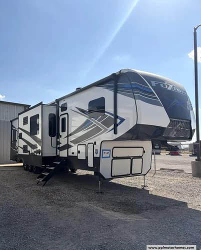 64493 - 44' 2021 Keystone Fuzion 430 w/3 Slides & Generator  - Toy Hauler Image 1