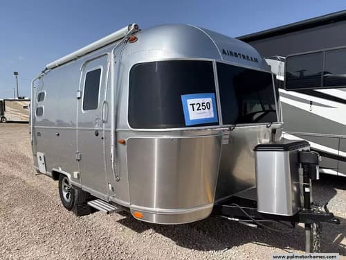 64078 - 19' 2022 Airstream Caravel 19CB Image 1