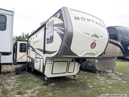 60909 - 40' 2017 Keystone Montana 3721RL w/3 Slides Image 1