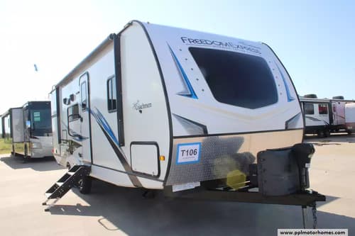 64193 - 26' 2021 Coachmen Freedom Express Ultra Lite 248RBS w/Slide Image 1