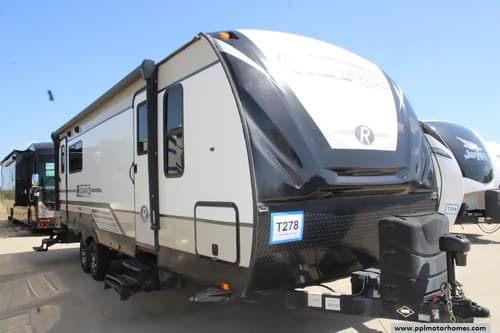 64454 - 31' 2018 Cruiser RV Radiance Ultra Lite 25RK w/Slide Image 1