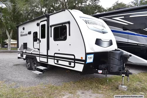 61127 - 21' 2021 Winnebago Micro Minnie 2108TB w/Slide Image 1