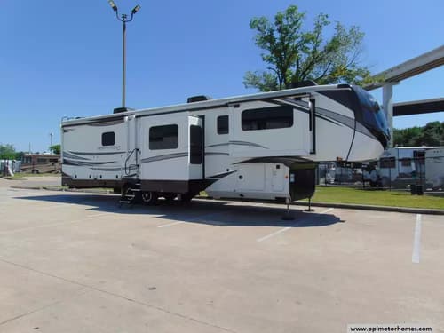 62676 - 43' 2022 Jayco North Point 382FLRB w/5 Slides Image 1