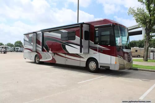 63613 - 41' 2014 Itasca Meridian 40U 380hp Cummins w/4 Slides Image 1