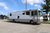 63570 - 37' 2003 Monaco Cheetah Safari 3742 330hp Caterpillar w/2 Slides Image 1