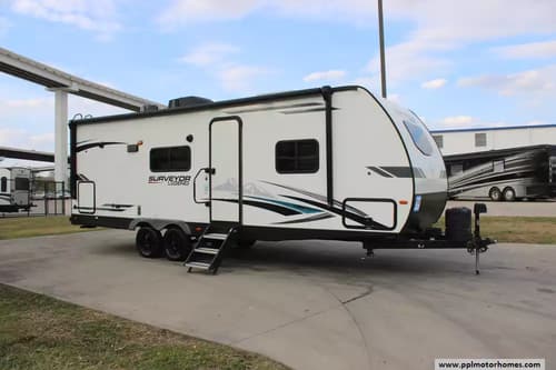 62208 - 29' 2022 Forest River Surveyor Legend 252RBLE w/Slide Image 1