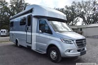 62498 - 25' 2021 Tiffin Wayfarer 25LW w/Slide Image 1