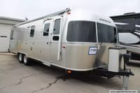 56408 - 31' 2022 Airstream Classic 30RB QUEEN Image 1
