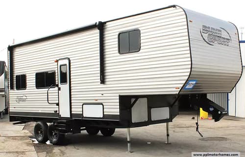 63031 - 26' 2021 Dunesport FW26 - Toy Hauler Image 1