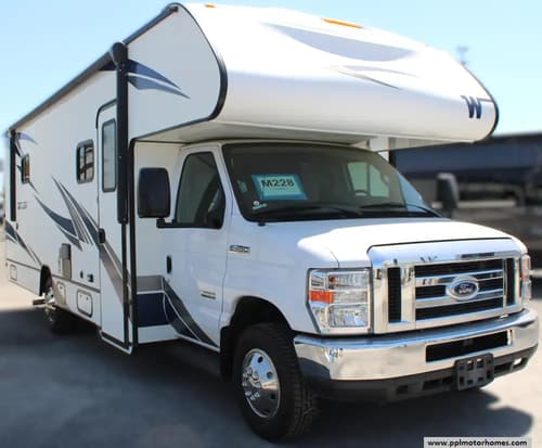 63314 - 29' 2019 Winnebago Outlook 27D w/Slide Image 1