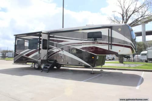 62232 - 39' 2018 Drv Mobile Suite MOBILE SUI w/4 Slides Image 1