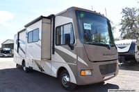 62363 - 30' 2015 Winnebago Vista 30T w/3 Slides Image 1