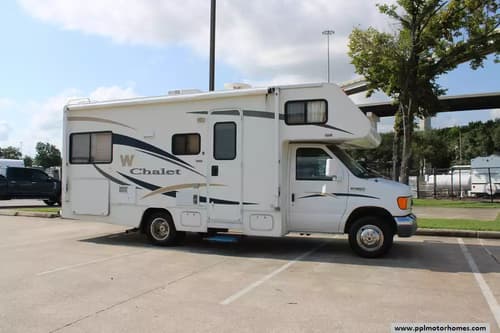 60798 - 25' 2008 Winnebago Chalet 224VR Image 1