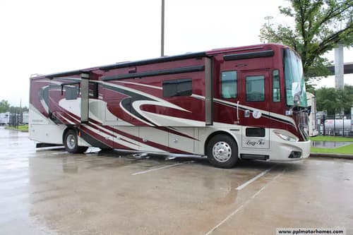 63453 - 40' 2015 Tiffin Phaeton 40QBH 380hp Cummins w/4 Slides Image 1