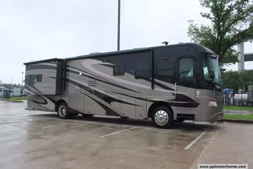63157 - 38' 2008 Coachmen Cross Country 382DS 340hp Cummins w/2 Slides Image 1